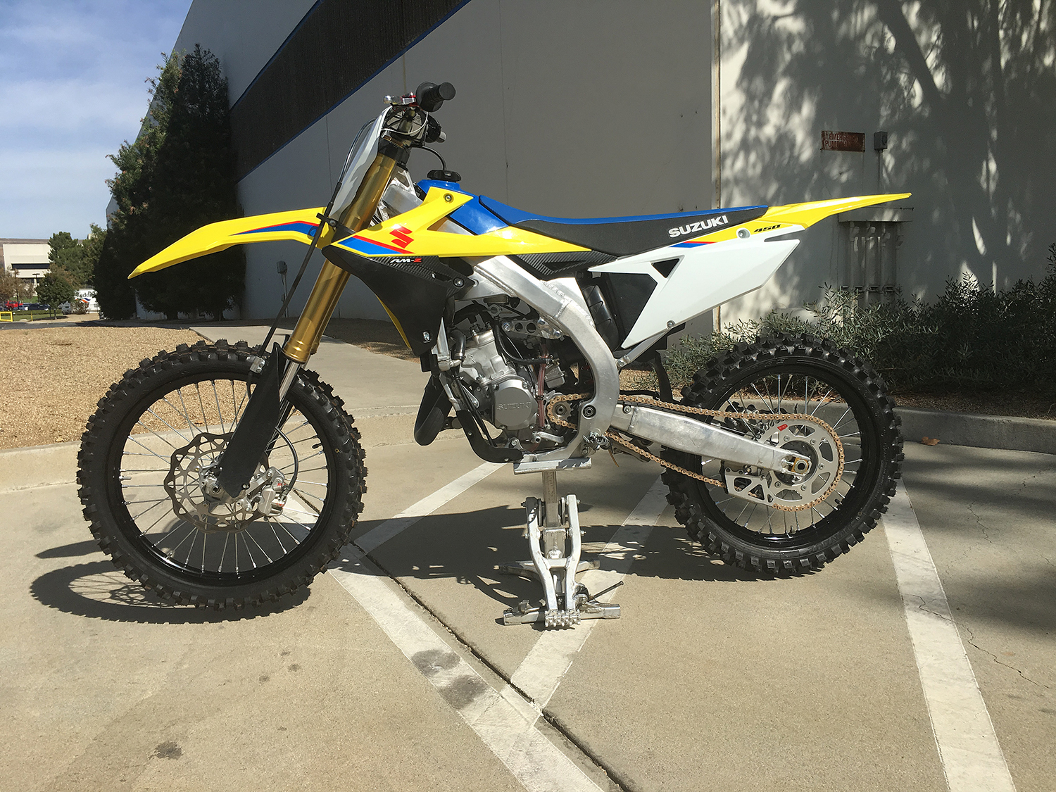 Inside the 2019 Suzuki RM125 Project Swapmoto Live