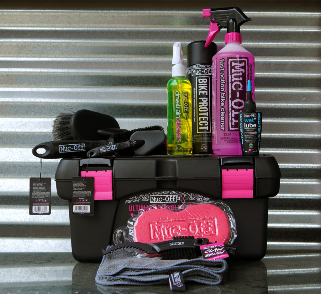 Muc Off Motorcycle Wash, Protect and Lube Kit - Motorcycle Cleaning Kit,  Motorcycle Detailing Kit - Includes Motorcycle Cleaner and Chain Lube